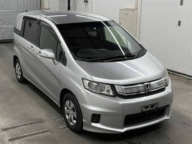 20039 HONDA FREED SPIKE GB3 2014 г. (MIRIVE Saitama)